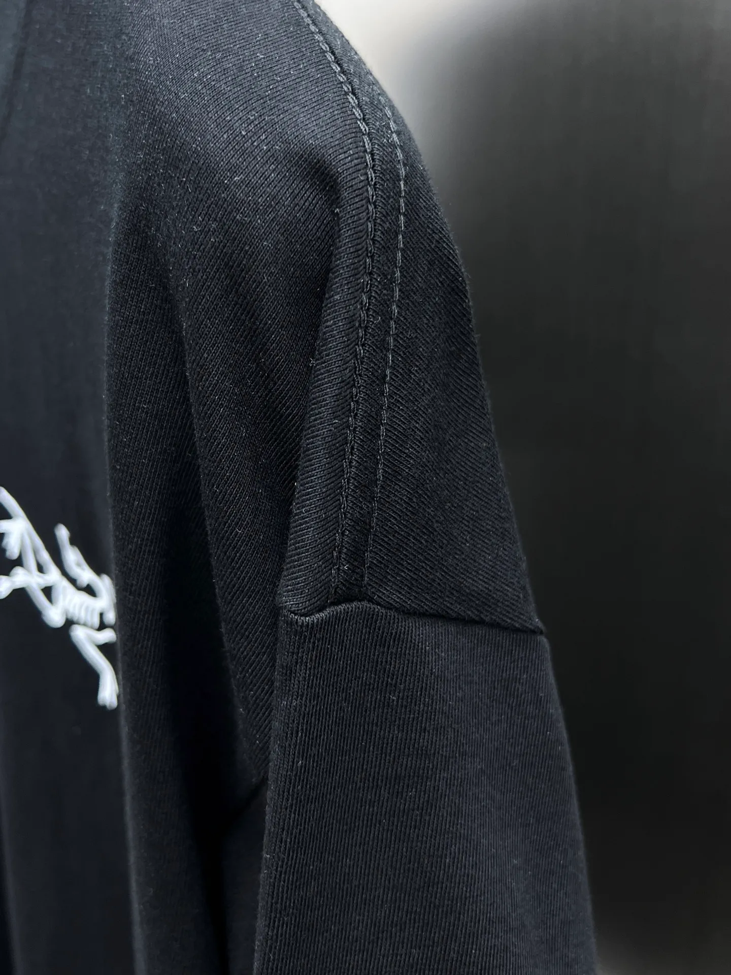 arcteryx🌟New Arrival T T Hot Sale 99 🐎🐎Size：S-XXL Black White 2 Size S 110 54 69 21 M 114 56 71 22 L 118 58 73 22 XL 122 60 75 23 2XL 126 62 77 23